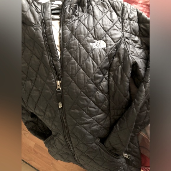 The North Face®️ Windbreaker Jacket - Picture 1 of 9